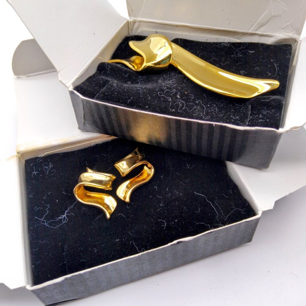Vintage AVON Brooch Earring Set Golden Ribbon 1996 NIB Parure